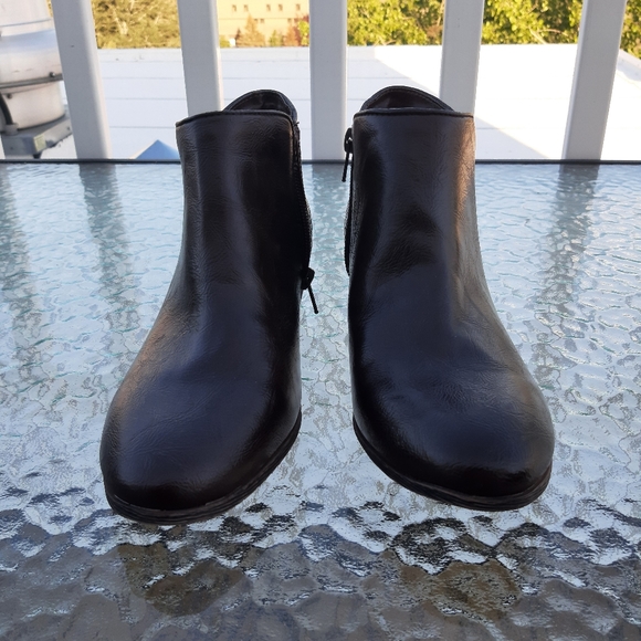 NEW Fergalicious by Fergie - ankle boots - Picture 3 of 9